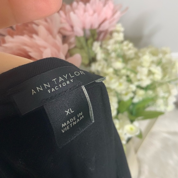 ANN TAYLOR Factory Long Sleeve Polk a Dot Blouse - Picture 5 of 8